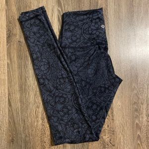 Lululemon WU  High Rise Pant 28” size 4 EUC